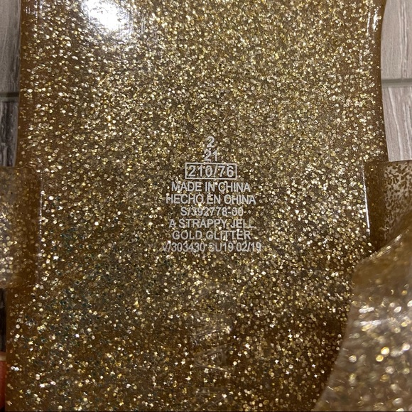 3/$20 Old Navy Gold Glitter Jelly Sandals - Kid Size 2 - Picture 6 of 8